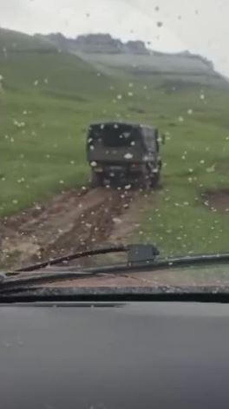 Şırnak'ta kayıp köylünün dağda çantası ve bastonu bulundu