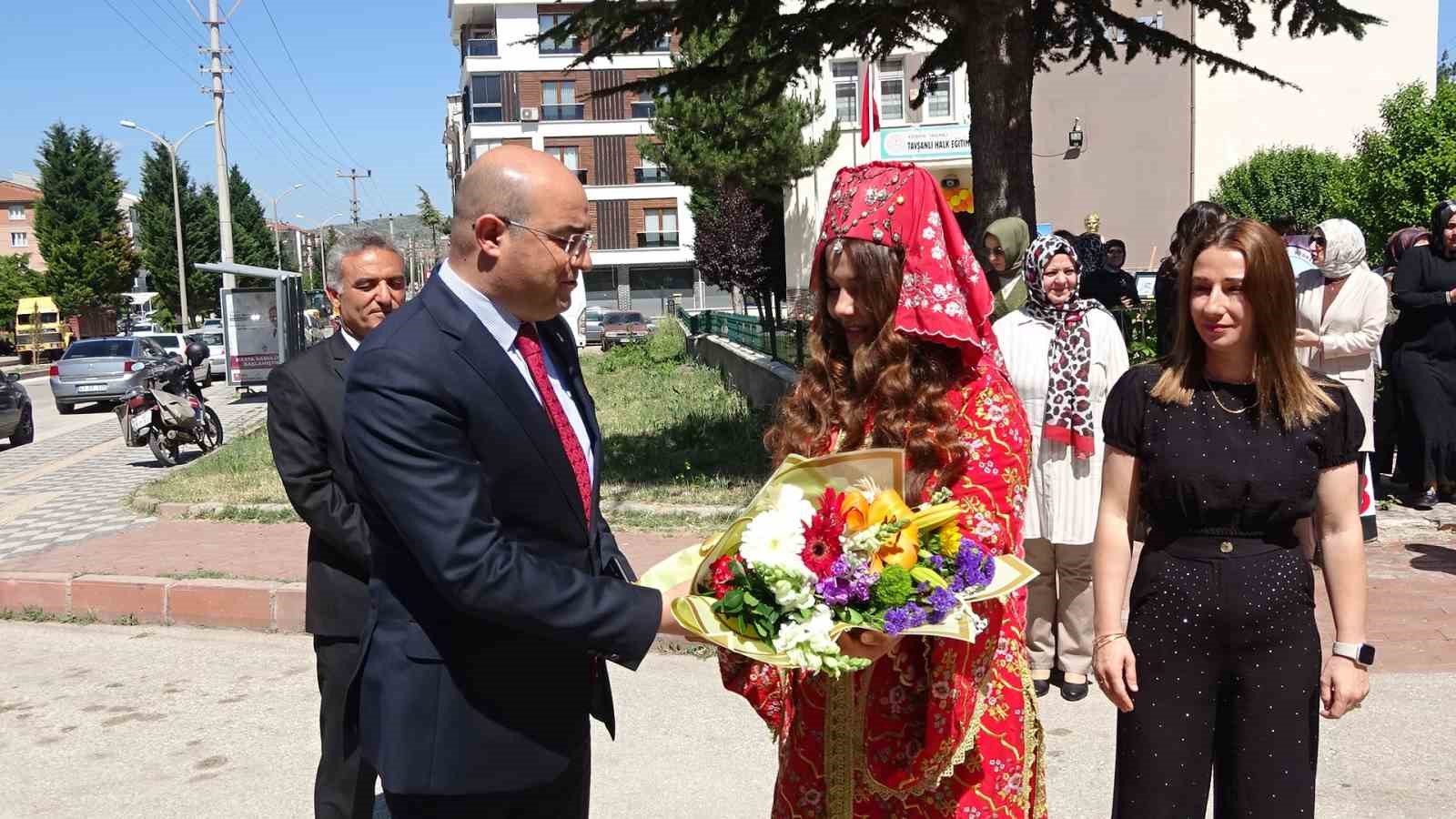 Halk Eğitim Merkezi Yıl Sonu Sergisi törenle açıldı