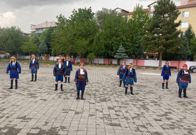 Kütahya Tavşanlı İstiklal Ortaokulu’nda Yardım Standları ve Bahar Şenliği Coşkusu