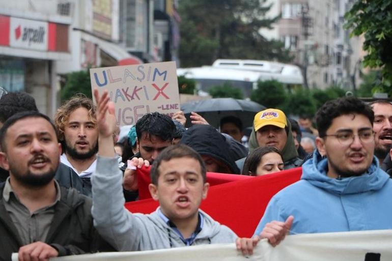 Bolu'da üniversite öğrencileri ulaşım zammını protesto etti