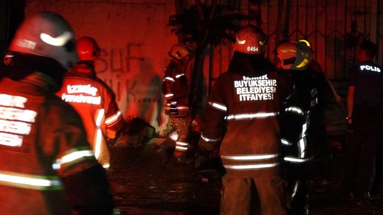 İzmir'de tarihi binada yangın; mahsur kalan kadın kurtarıldı