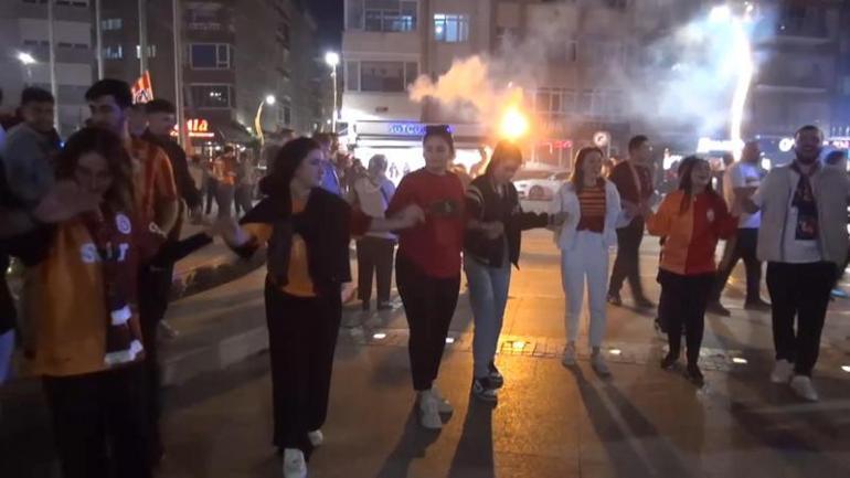 Silivri'deki şampiyonluk kutlamalarına Fenerbahçeliler de katıldı; trafikteki kavgaya polis müdahale etti