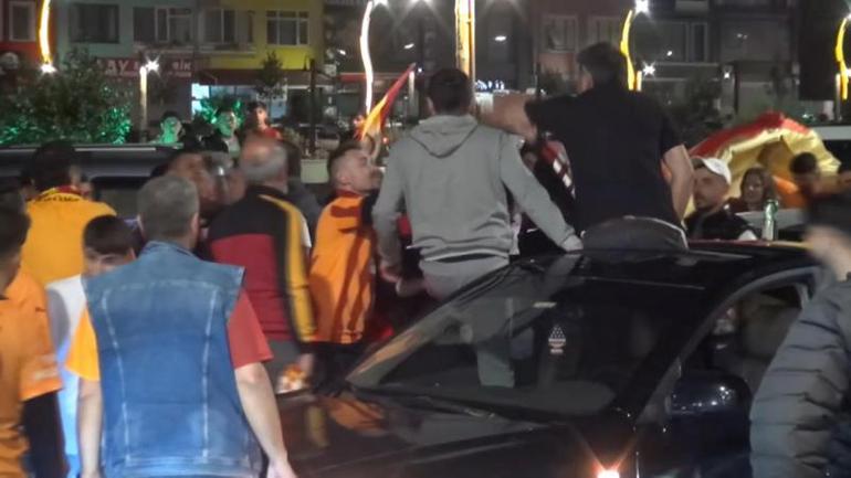 Silivri'deki şampiyonluk kutlamalarına Fenerbahçeliler de katıldı; trafikteki kavgaya polis müdahale etti