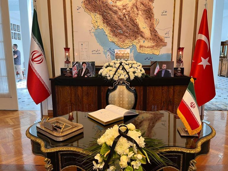 İran Büyükelçiliği'nde taziye defteri