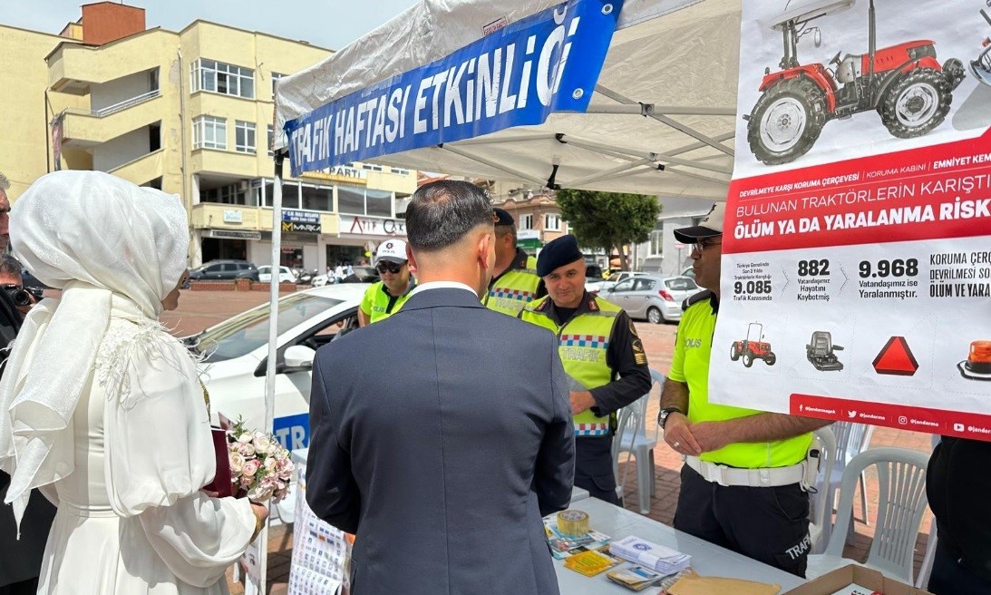 Tavşanlı’da trafik kuralları hakkında bilgilendirmede bulunuldu