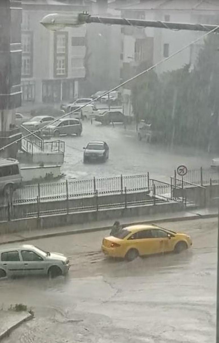 Amasya'da sağanak; cadde ve sokaklar suyla doldu, sele kapılan kadını taksici kurtardı