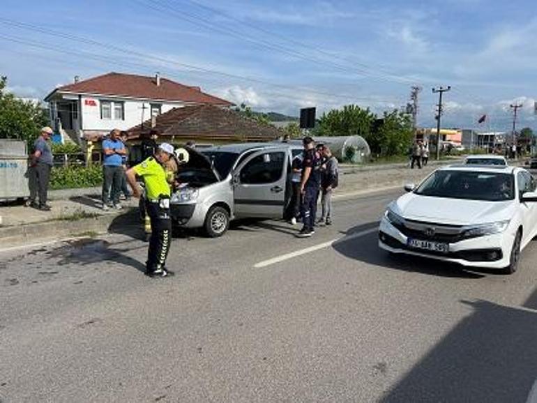 Ana yola çıkan minibüse çarptı, karşı şeritte aracın altında 70 metre sürüklendi; o anlar kamerada