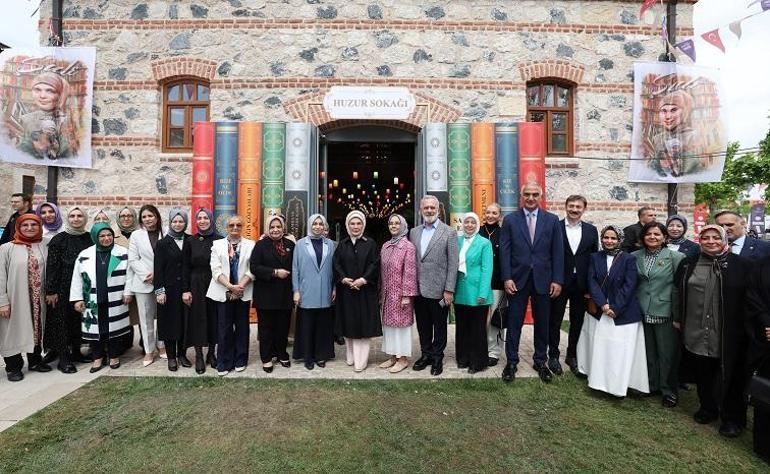 Emine Erdoğan, Şule Yüksel Şenler Kitap ve Kültür Günleri'ni ziyaret etti