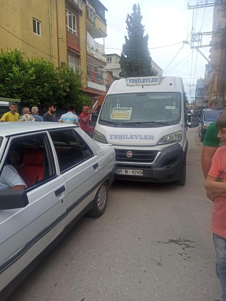 Dolmuş şoförü, 'yol verme' nedeniyle tartıştığı 2 kardeşten 1'inin başında şişe kırdı, 1'inin de burnunu kırdı