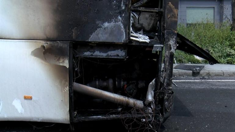 Sakarya'dan Edirne'ye giden tur otobüsü Başakşehir'de alev alev yandı