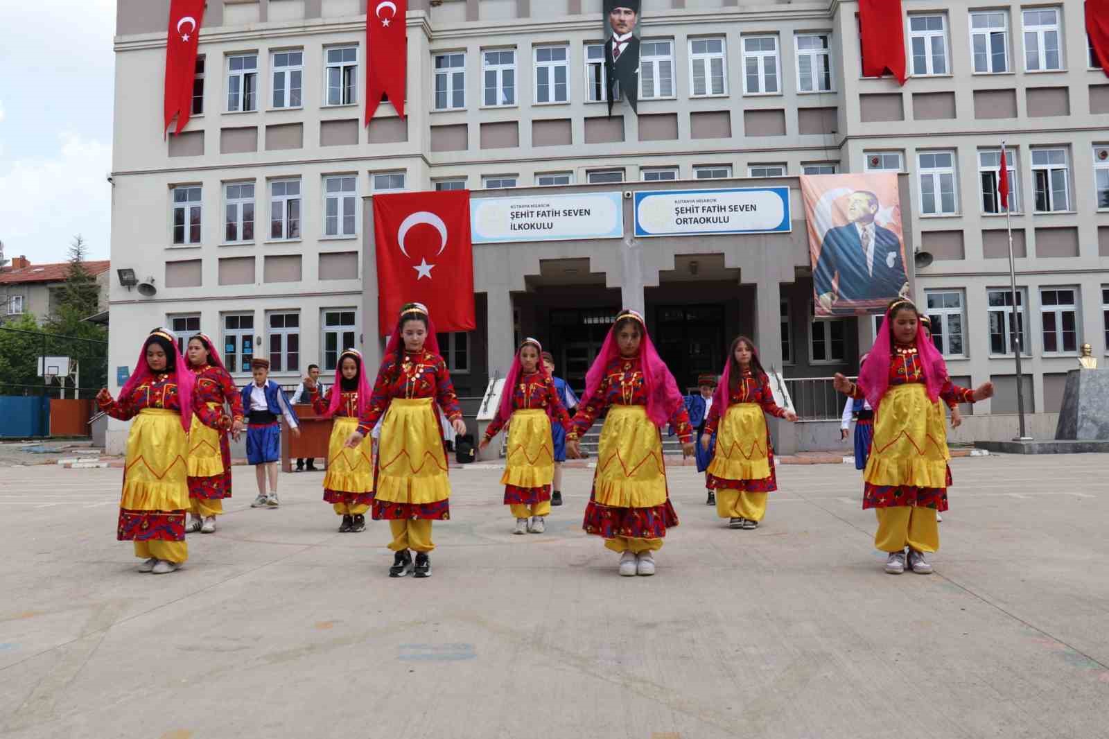 Dereköy Şehit Fatih Seven Ortaokulunda Bilim Fuarı açıldı