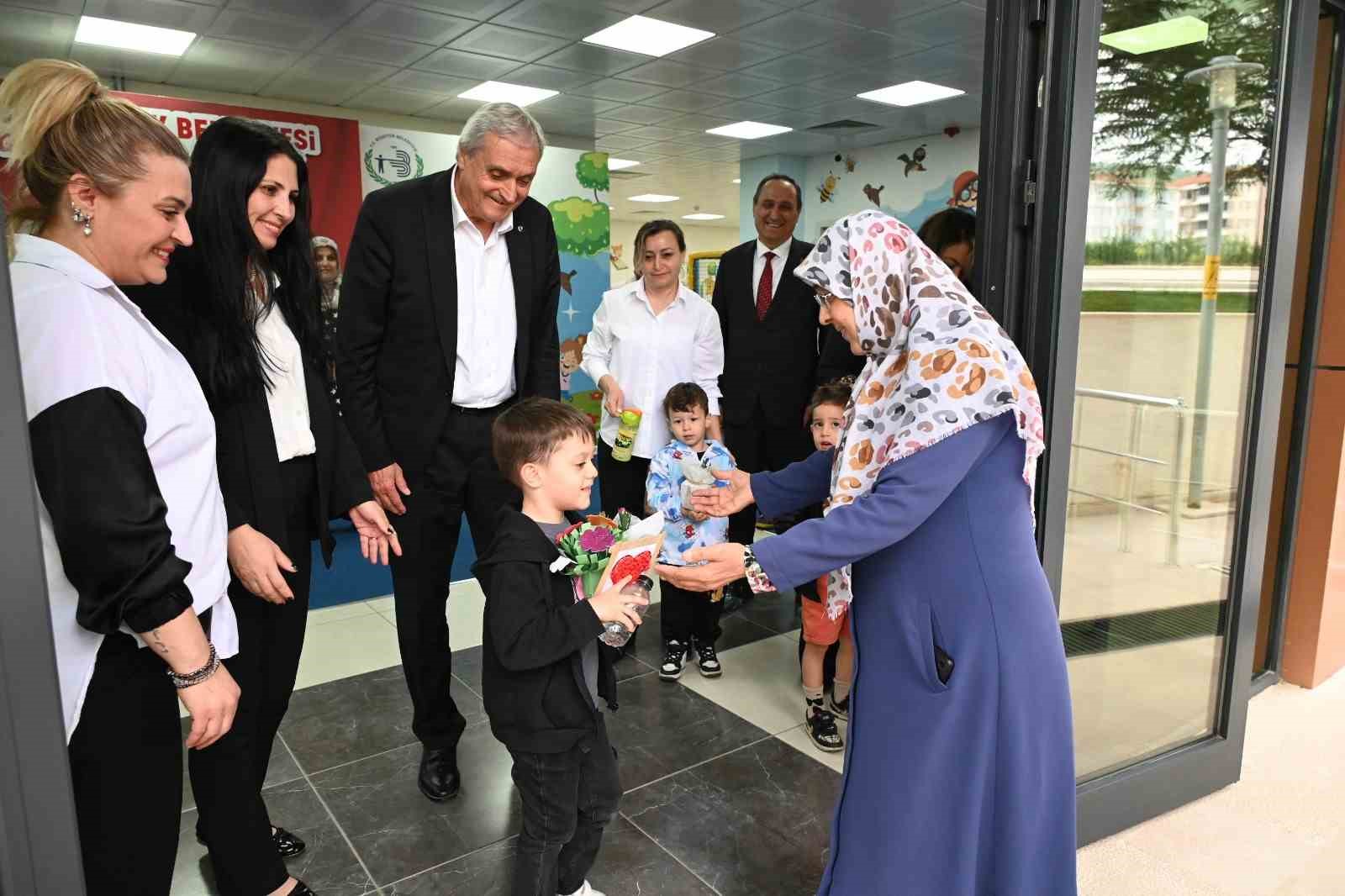 Bozüyük Belediyesi Kreşinin minik öğrencileri, annelerinin Anneler Günü’nü kutladı