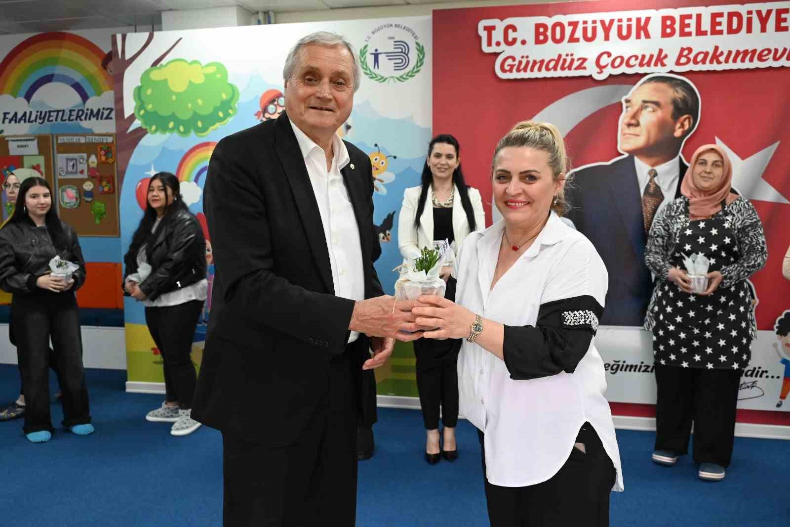 Bozüyük Belediyesi Kreşinin minik öğrencileri, annelerinin Anneler Günü’nü kutladı