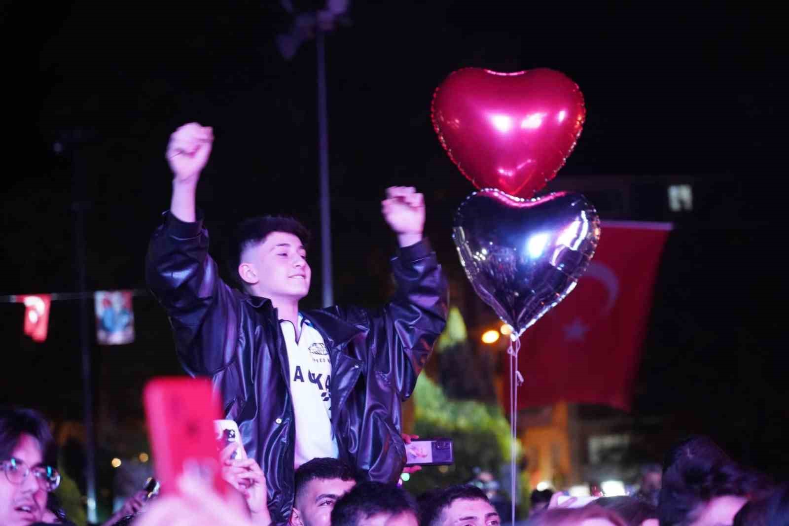 Aleyna Tilki’yi Bilecik’te binlerce kişi izledi