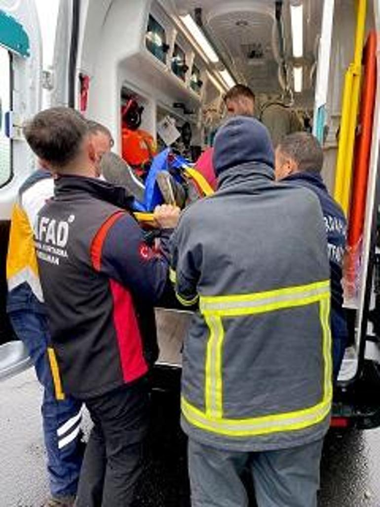 Ardahan'da rehabilitasyon öğrencilerinin de taşındığı yolcu minibüsü kaza yaptı; 1 ölü, 7'si öğrenci 13 yaralı