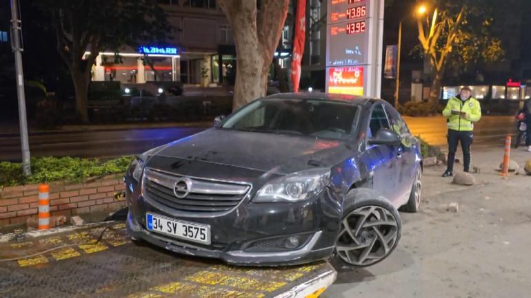 Kadıköy'de motosiklete çarpan otomobil akaryakıt istasyonuna girdi:1 yaralı