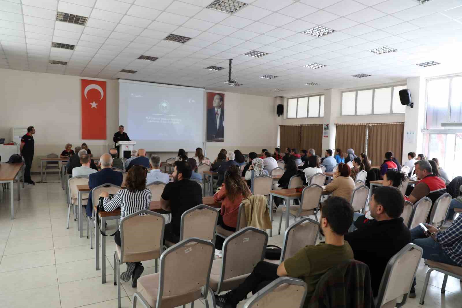 Bitki korumu ürünleri hakkında bayi ve toptancılara eğitim