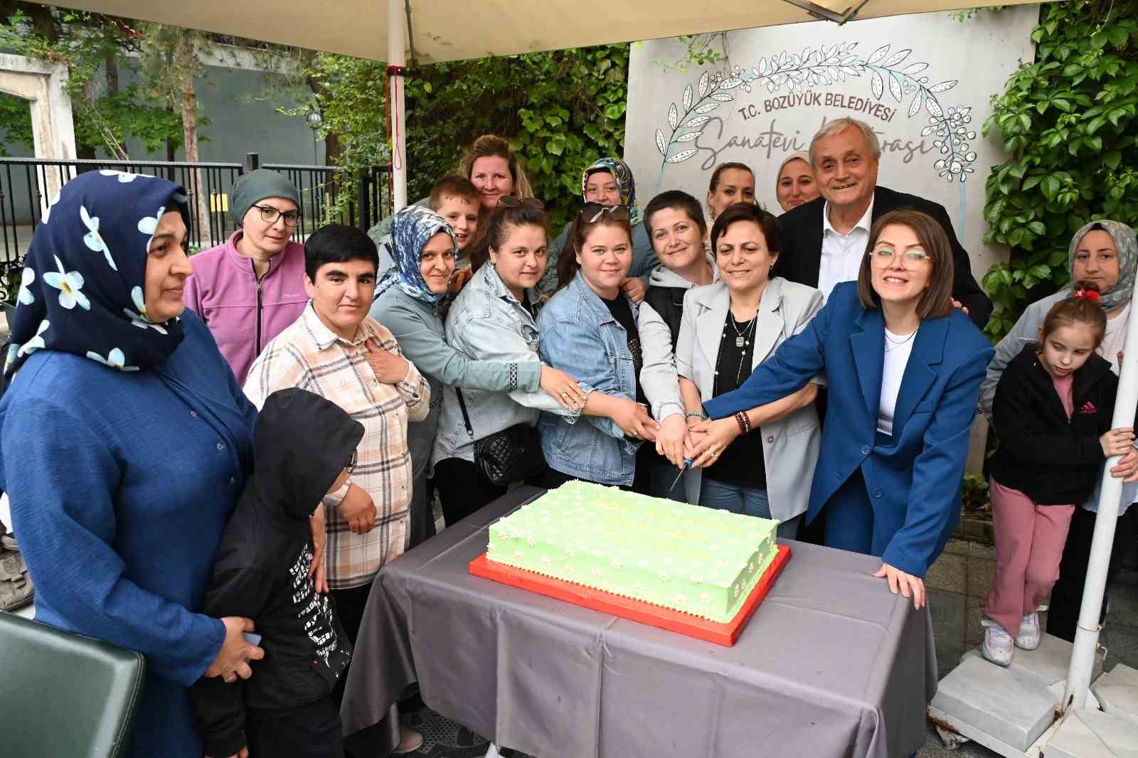 Başkan Bakkalcıoğlu, özel öğrencilerle birlikte annelerinin Anneler Günü’nü kutladı