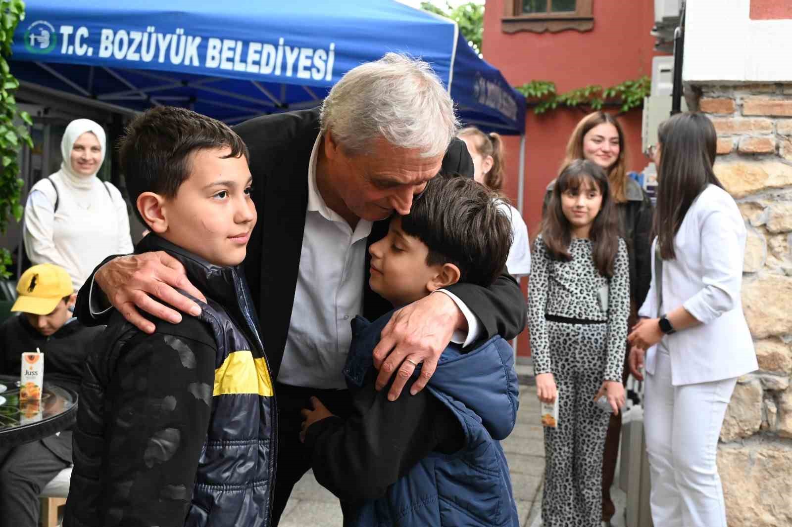 Başkan Bakkalcıoğlu, özel öğrencilerle birlikte annelerinin Anneler Günü’nü kutladı