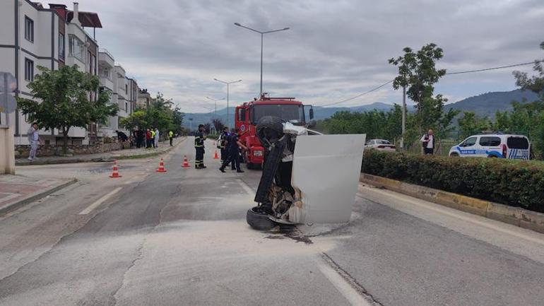 Site duvarı ve ağaca çarpan otomobil sürüklendi; sürücü yaralandı