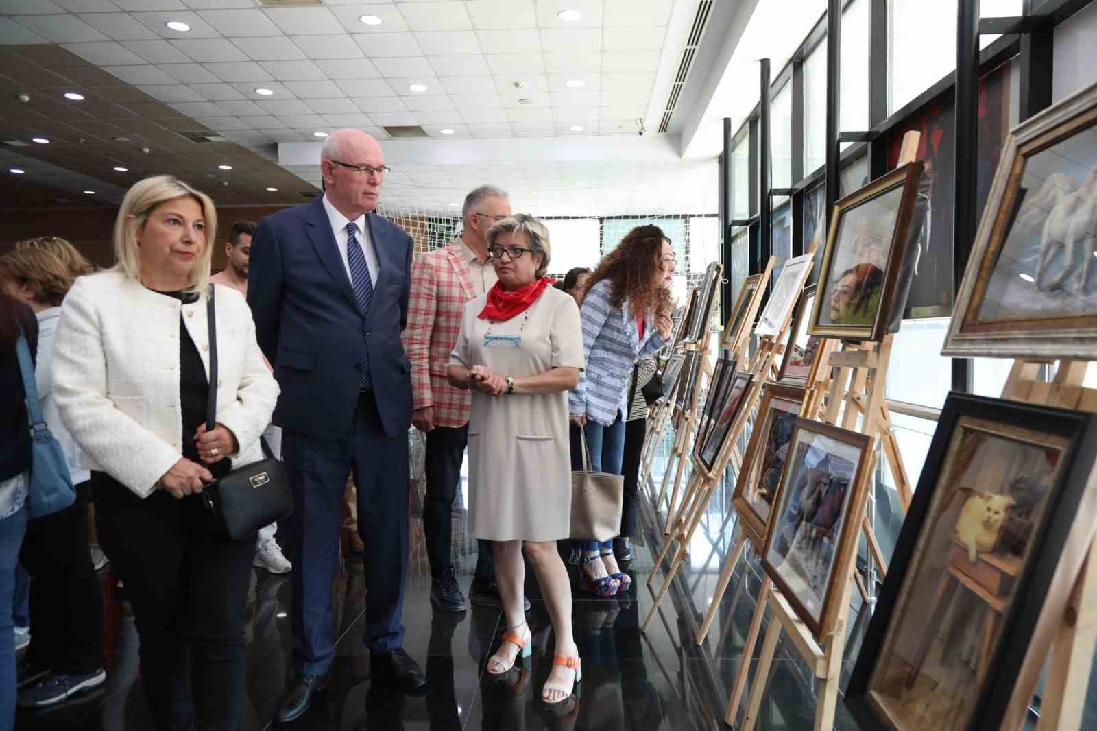 Kağıt Rölyef Atölyesi kursiyerleri yıl boyunca yaptıkları tabloları sergiliyor