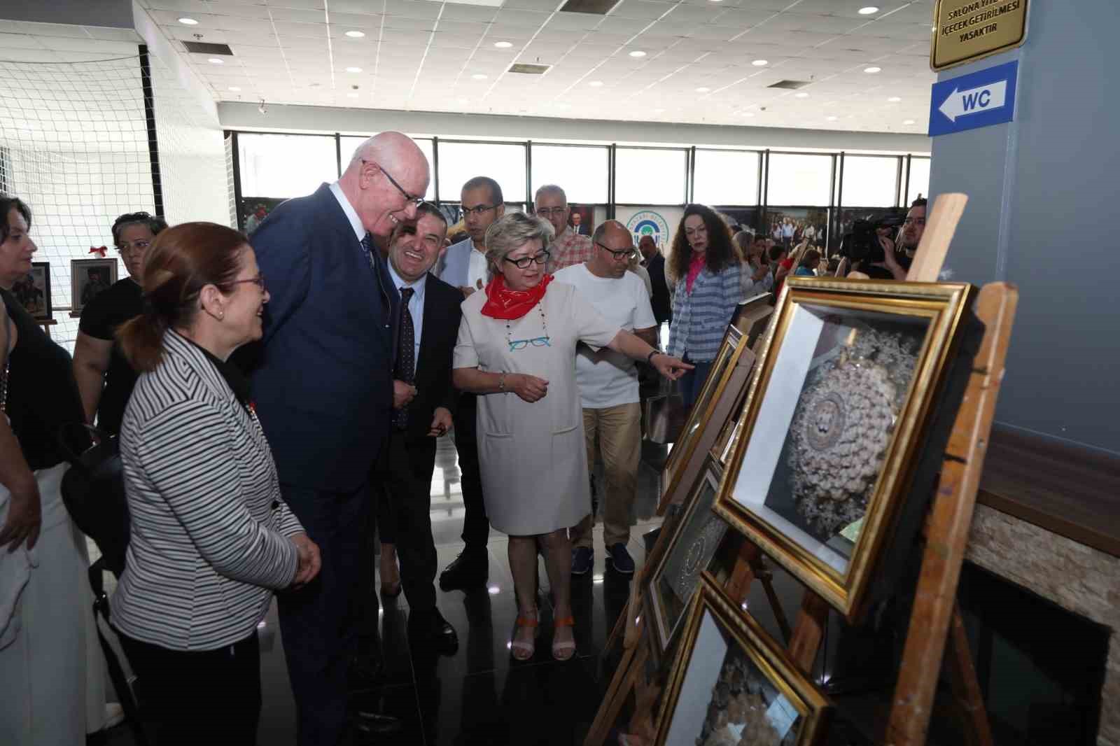 Kağıt Rölyef Atölyesi kursiyerleri yıl boyunca yaptıkları tabloları sergiliyor