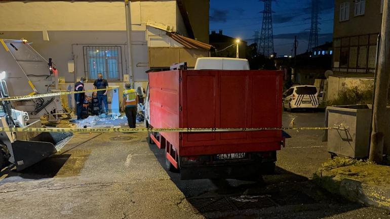 Ataşehir'de çaldıkları kamyonetle minibüse çarpıp pazara daldılar
