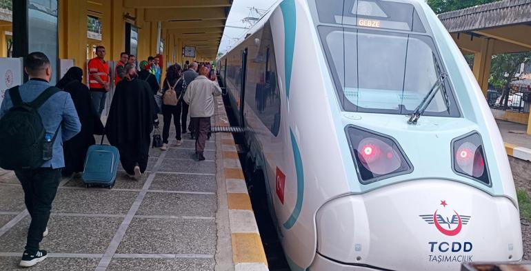 Bakan Uraloğlu: Milli elektrikli tren seti 1 yılda 575 bin yolcu taşıdı