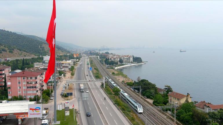Bakan Uraloğlu: Milli elektrikli tren seti 1 yılda 575 bin yolcu taşıdı