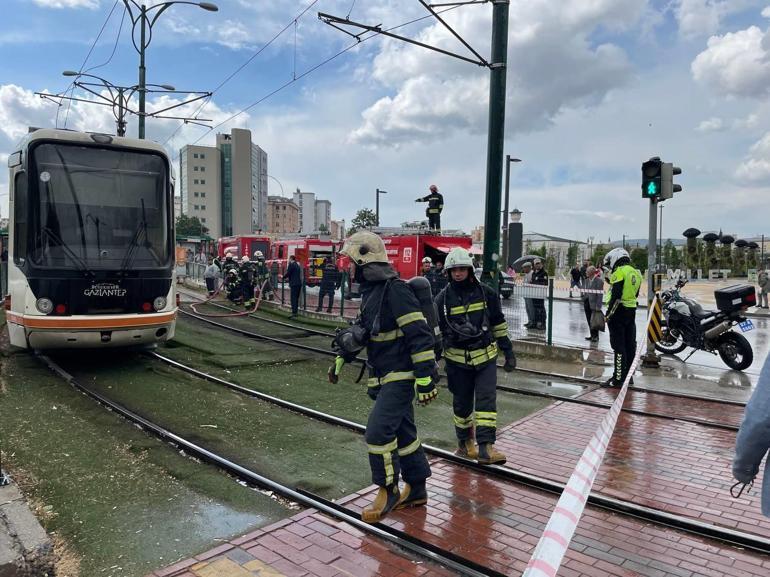 Gaziantep’te tramvaya yıldırım düştü