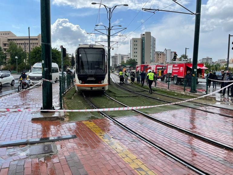 Gaziantep’te tramvaya yıldırım düştü