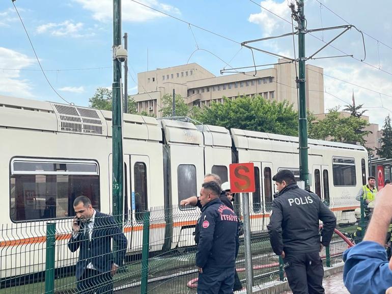 Gaziantep’te tramvaya yıldırım düştü