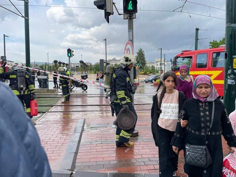 Gaziantep’te tramvaya yıldırım düştü