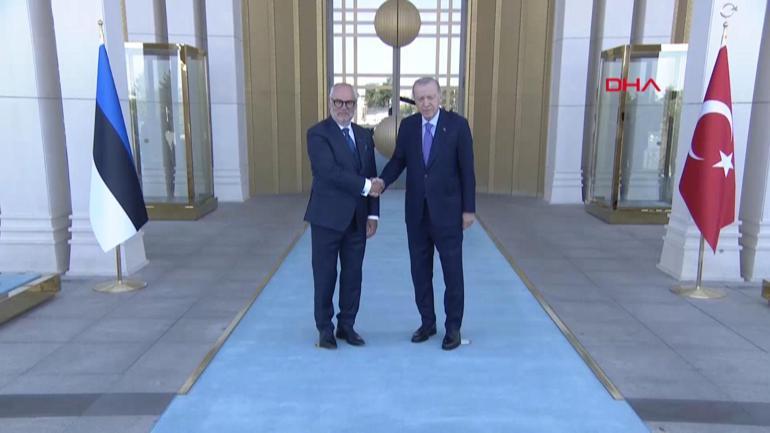 Cumhurbaşkanı Erdoğan, Estonya Cumhurbaşkanı Karis'i resmi törenle karşıladı