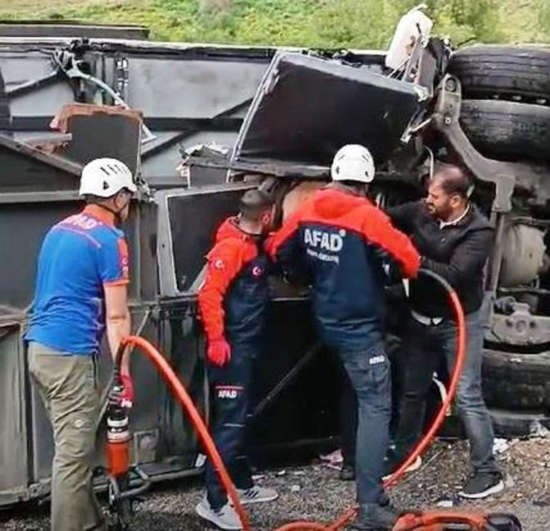 Bitlis’te yolcu otobüsü ile kamyon çarpıştı: 2 ölü, 4’ü ağır 30 yaralı