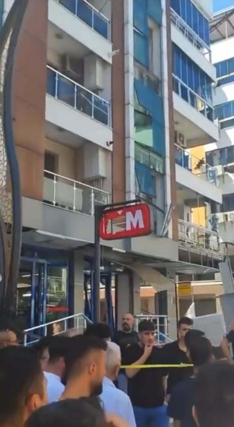 İzmir'de unlu mamuller işletmesinde patlama; yaralılar var