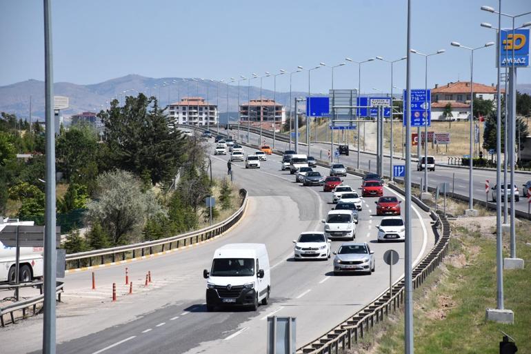 'Kilit kavşak' Kırıkkale'de, bayram dönüşü trafiği