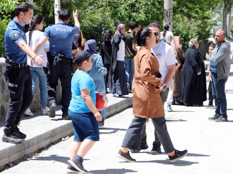 Mühürlenen evlerine girmek isteyince polis engeline takıldılar: Bayramı dışarıda geçirmek istemiyoruz