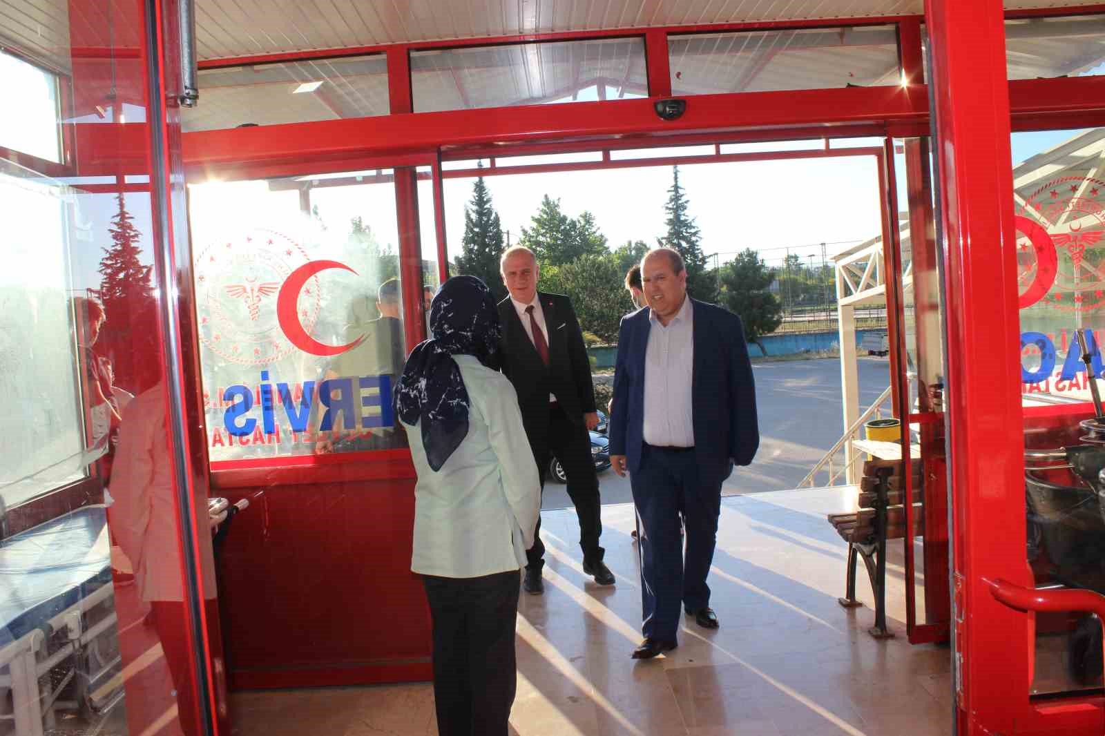 Osmaneli’de Kaymakam ve Belediye Başkanı vatandaşlarla bayramlaştı