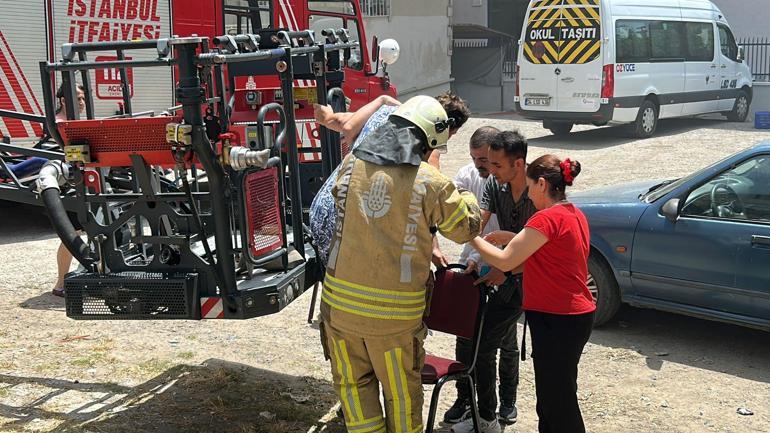 Kartal'da 7 katlı binada yangın; mahsur kalan bir kişiyi itfaiye kurtardı