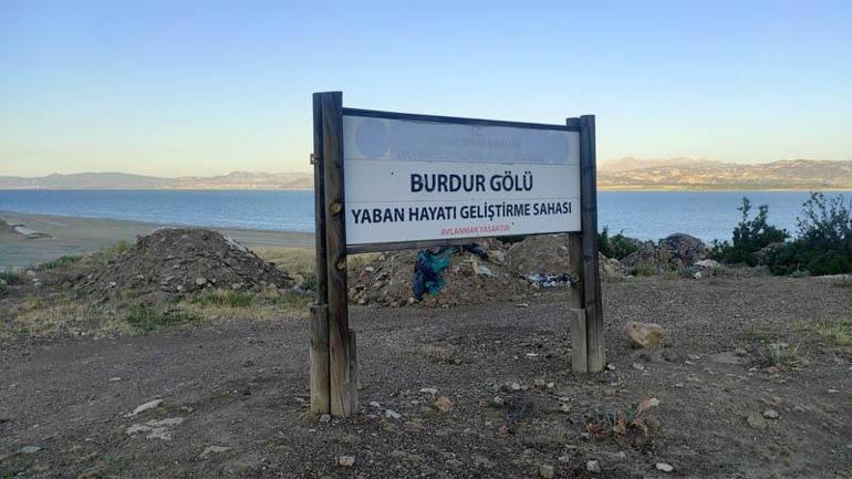 Burdur Gölü kenarına hafriyat ve atık döküldü