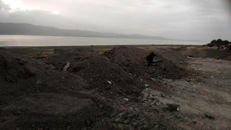 Burdur Gölü kenarına hafriyat ve atık döküldü