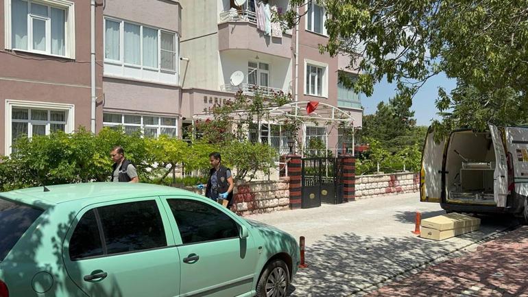 İki kız kardeş, 4 saat arayla ölü bulundu