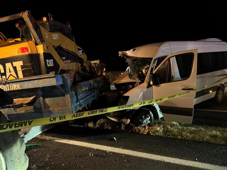 Nevşehir'de traktör ile turistlerin taşındığı minibüs çarpıştı: 10 yaralı