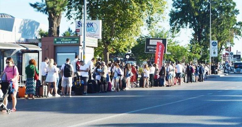 Tatilcilerin Rodos'taki kapıda vize sıkıntısı çözüldü