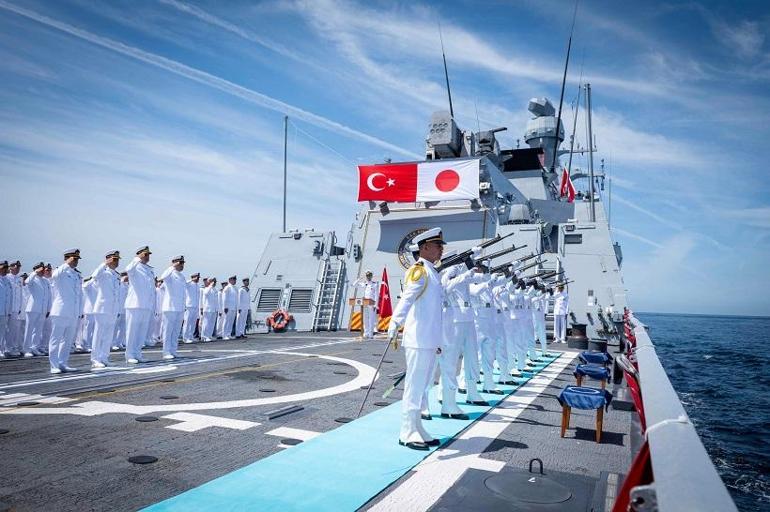 TCG Kınalıada, Japonya'yı ziyaret etti