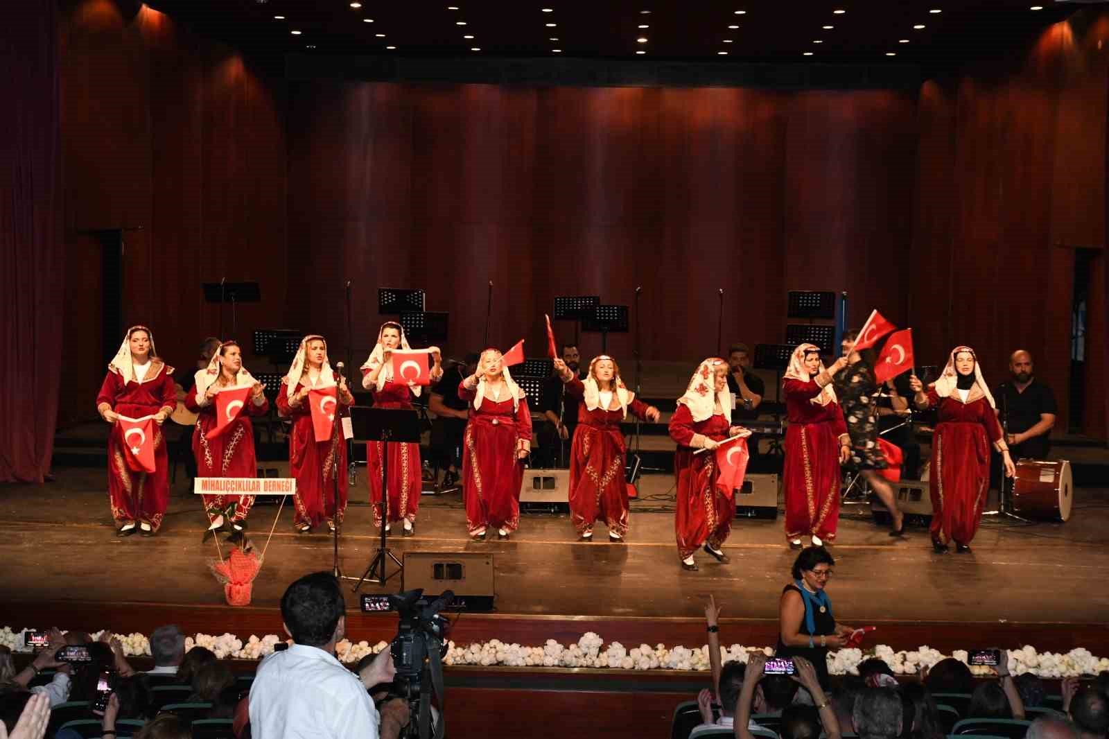 Eskişehir’de Türk halk müziği korosu konseri ve halk oyunları gösterisi