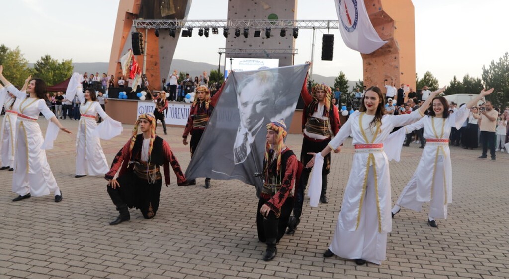 Kütahya Dumlupınar Üniversitesi’nde mezuniyet heyecanı