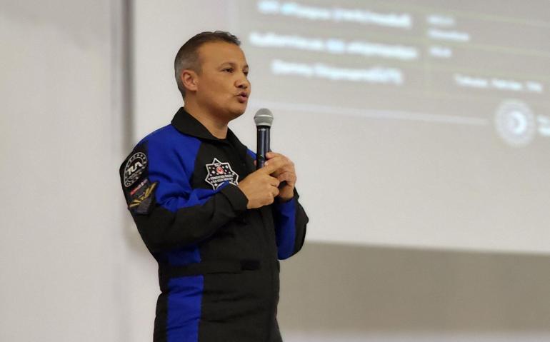 İlk Türk astronot Gezeravcı, Kütahya’da öğrencilerle buluştu