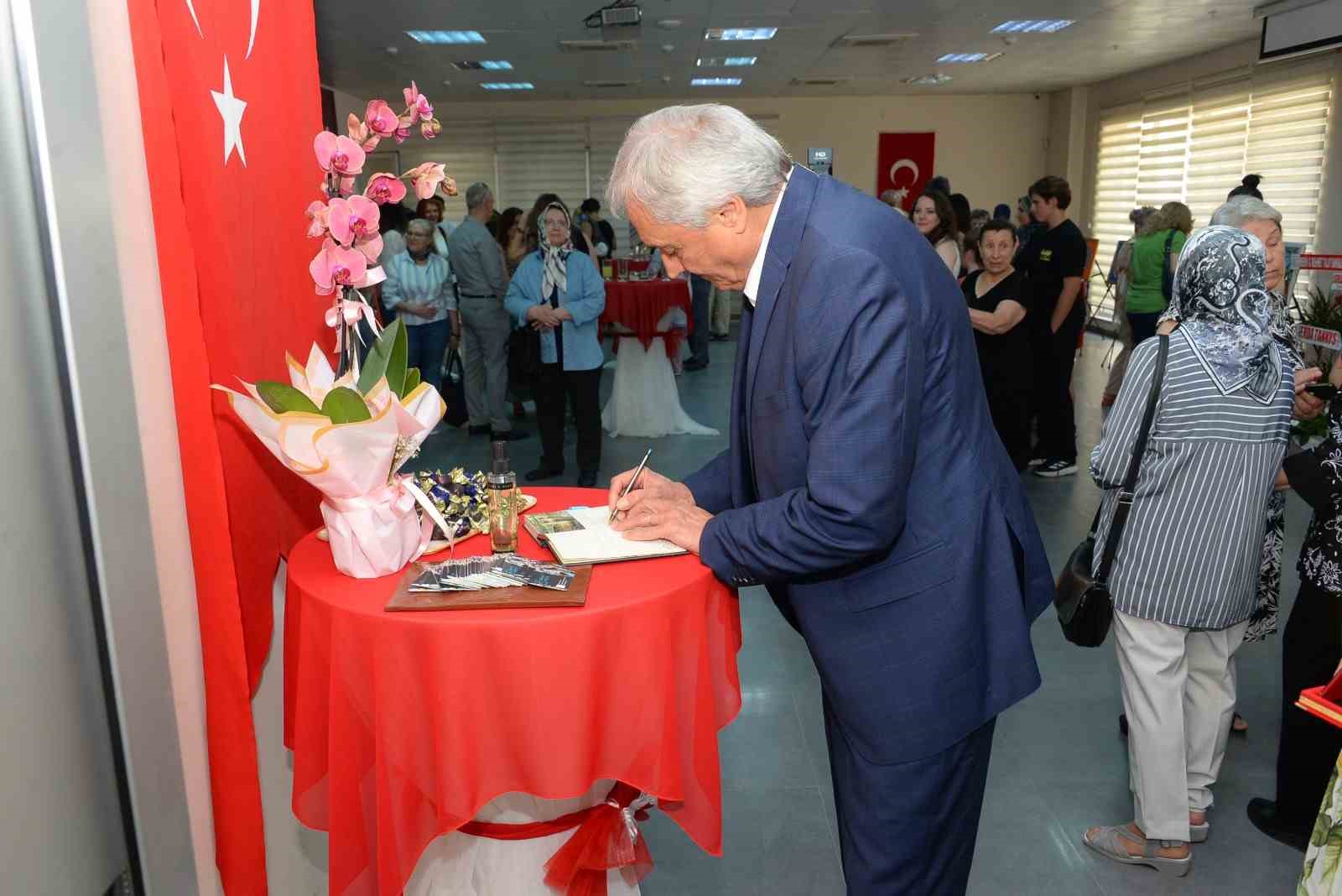 Başkan Bakkalcıoğlu “Dünyanın Renkleri” adlı resim sergisinin açılışına katıldı